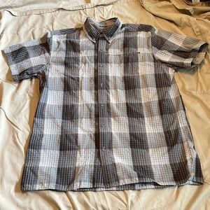 Men’s Eddie Bauer size Large short sleeve lightweight material button up shirt